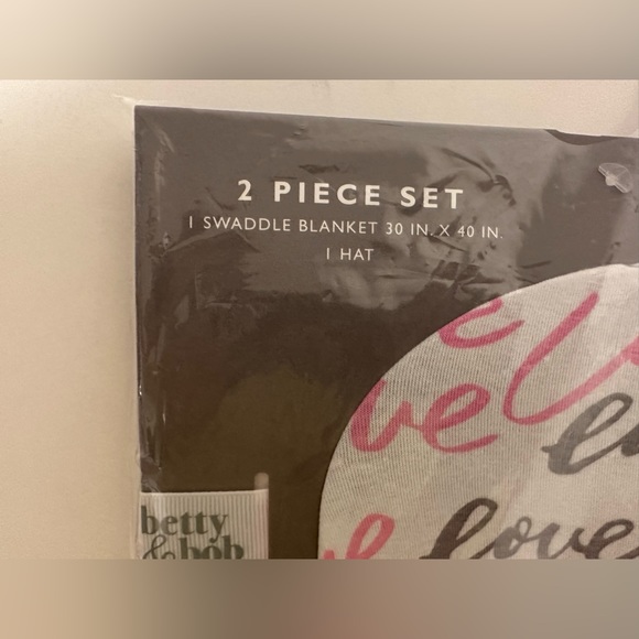 NEW Betty & Bob 2pc Hat and Swaddle Blanket 30in. X 40in Set Pink Love - Picture 3 of 7